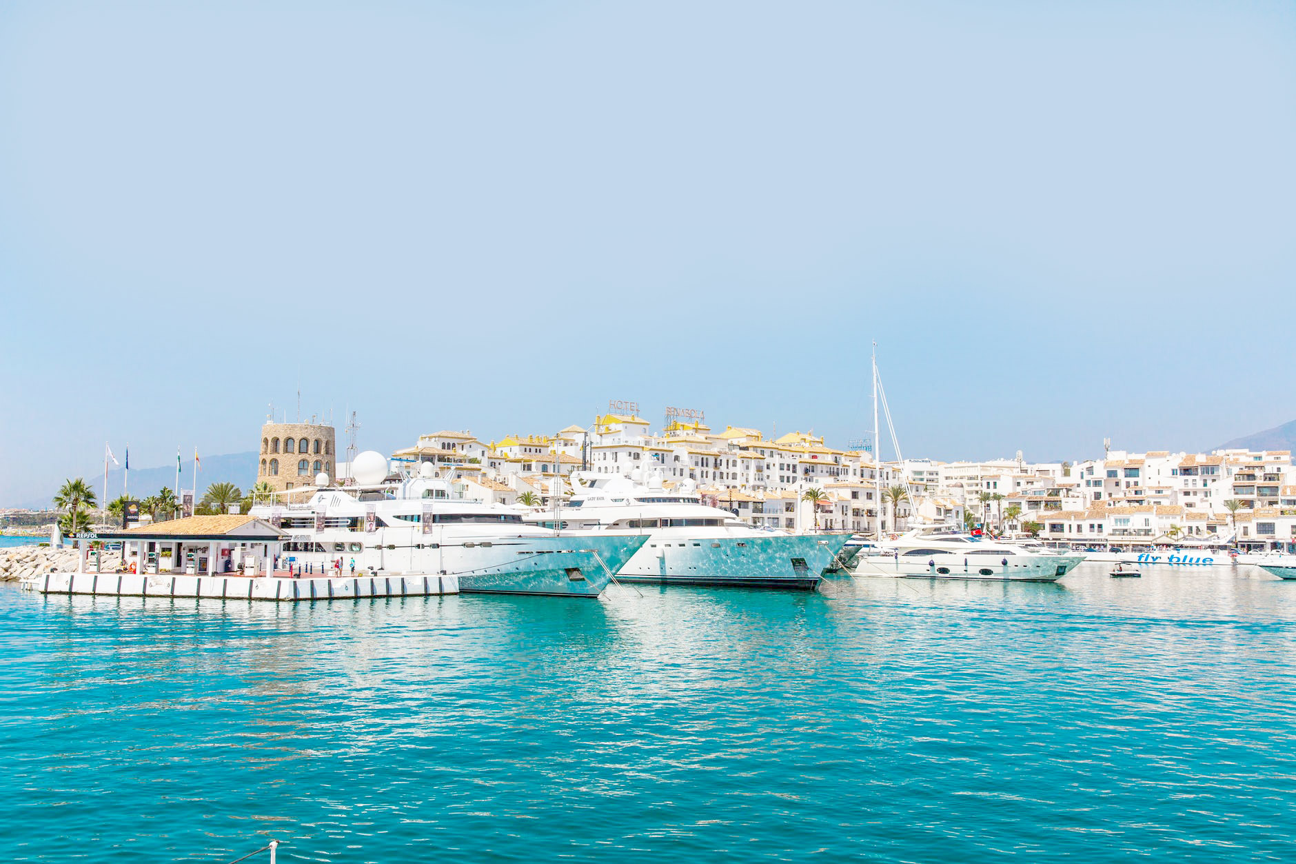 A day in Puerto Banus: what to see, what to do and what to eat